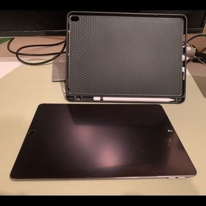 iPad Pro 10.5” incl. Apple Pencil and case!